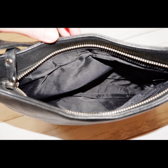 Sak Black Leather Purse. - Picture 4 of 5